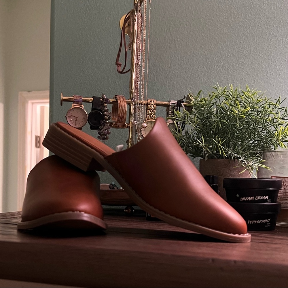 Universal Thread Mules - Picture 2 of 4